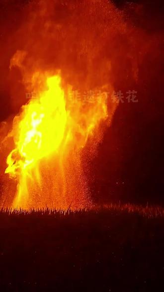 让我们来鸣凤山奔赴一场春节的浪漫,来柴来财#打铁花#鸣凤山景区#春节特惠#龙灯舞狮#篝火晚会