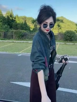 #高级感穿搭 #休闲减龄穿搭 #牛仔外套 #穿出自己的风格 #强烈推荐