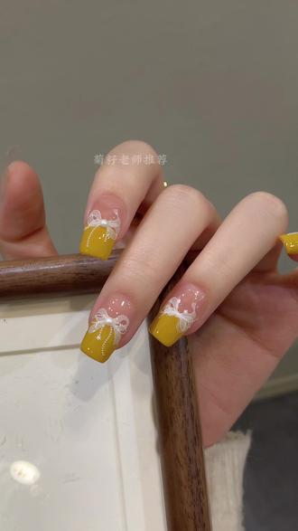 清新甜美的蕾丝蝴蝶结上手一个仙到云端呀! #蝴蝶结美甲#美甲好物分享#网红美甲#短指甲也可以这么美 #美甲分享