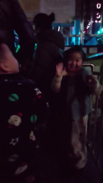 小朋友非要坐海盗船,说不怕#淮北欢乐世界 #海盗船