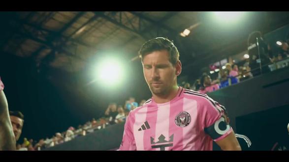 沙特沙漠里刷着第965个进球,38岁的梅西已经用1142场900球的数据来势汹汹!#沙特联#迈阿密国际#梅西#C罗#DOU来足球季