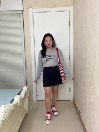 你是一个积极向上的人就会感染到你身边的人,所以,姐妹,加油,努力成为最优秀的那一个!#百搭上衣 #半身裙 #积极又向上 #我要上热门🔥 #努力