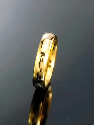 家人们谁懂啊? 这个戒指真的太好看了! 它是那种简约又大气的设计,而且还不掉色,可以放心戴出门,完全不用担心搭配什么衣服的问题,因为它怎么搭都好看! 关键是这个价格也太实惠了吧! #超美 #戒指控 #女神的礼物 #时尚饰品 #独一无二