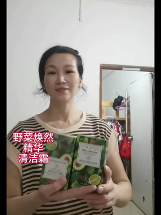 野菜焕颜精华清洁霜,无需打湿脸和手 直接涂到额头脸部,以打圆的方式轻柔按摩脸部3~5分钟,避开眼周肌肤使用 一盒20条,拍一发二#好物分享#清洁霜