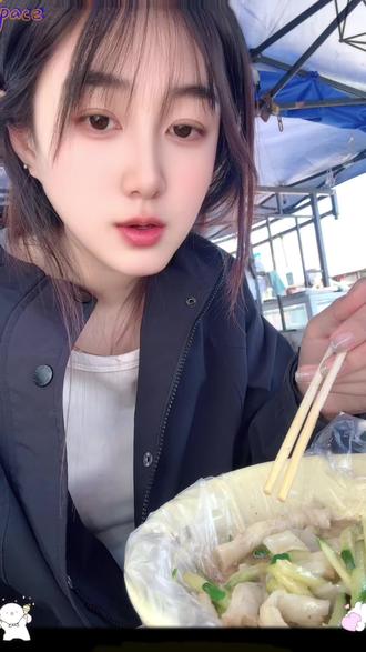 带状疱疹需要忌口多长时间 越忌口越馋呢,没有辣椒油的食物少了灵魂#带状疱疹 #忌口的日子好难熬 #街边美食 #地方特色小吃 #凉皮