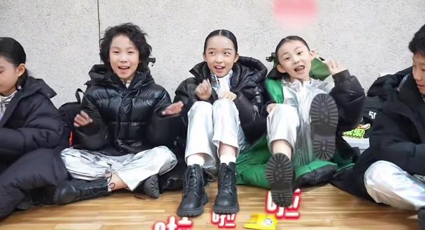 一起去央视 #cctv#动漫盛典 #stc #会跳舞的小孩有多酷 和老师、小伙伴们一起去cctv,那里有可爱的蓝精灵!