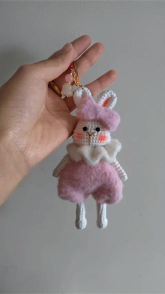 今日份的兔子玩偶,宝贝你会喜欢吗#谁还没个隐藏技能 #热点小助手 #钩织兔子玩偶