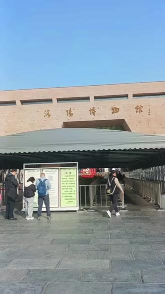 11月17日,农历九月二十八,值神天牢,主束缚和阻碍,做事情容易受到规则限制,宜静不宜动。
平日,主平常和平静,代表平稳前行,没有太大突破。
吉神:岁德 ,七圣, 五合, 相日 ,鸣吠对 ,天德合, 月空, 五富 ,六合 ,金堂 ,时德 ,不将。
凶神:河魁, 五虚 ,死神, 游祸 ,天牢。
吉神众多,压制凶神力量,可进行部分吉利事宜,日值天牢又逢平日,不适宜婚嫁,开业等等事宜。
这一日适合:动土, 修造 ,装修, 拆卸, 出行。
这一日不适合:祭祀,祈福,安门, 安葬。
🐒美猴王谨言慎行,避开重大决策和活动,往北需绕行。
适宜穿红色系,紫色系,不适宜穿黄色系,咖色系。
留下一句:平安喜乐,万事胜意,来祝福自己和家人吧🍑🍑🍑
以上内容为小说世界内容,纯属娱乐切勿迷信,请理性观看。
#老黄历#好运连连