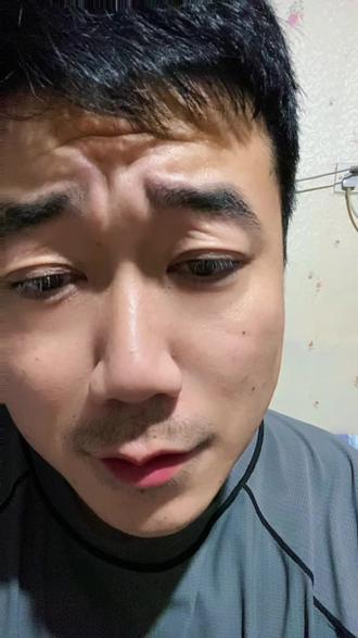 “杨梅”又不敢吃了吧? 几个黑心收购点为了多赚俩钱,把整个产地的名声毁了,把成千上万老老实实种地的果农坑苦了。本来以为是个别现象,结果新闻说这是“公开的秘密”,一下子整个行业陷入信任危机。#杨梅#杨梅泡药#食品安全#水果#内容过于真实