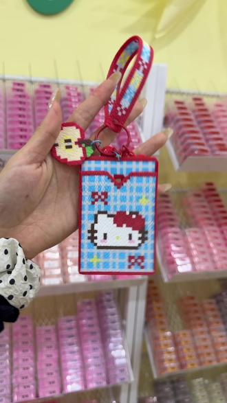 万物皆可拼第三弹 今天拼 卡包
#拼豆手工 #diy手工卡包 #hellokitty拼豆 #沉浸式做手工 #拼豆成品展示