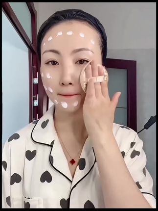 化妆师安利的这个粉扑也太好用了吧!上妆快且服帖! #棉花糖粉扑 #粉扑 #化妆工具