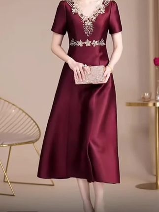 新款高端喜婆婆喜妈妈婚宴礼服裙高端大气减龄显瘦遮肚子,时尚女装洋气显年轻漂亮美丽动人#谁穿谁好看 #高端裙装 看#质量保证扛扛的好#抖音好物分享 #小助手抖音