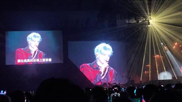 石凯星空派对3《如果有来生》
此男大屏就是如此貌美😋#石凯生日演唱会 #石凯