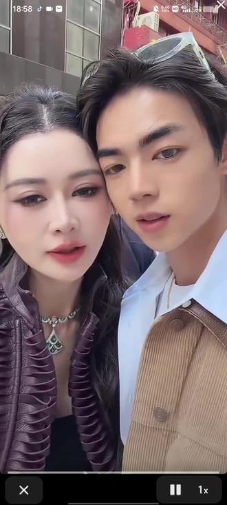 新年喜报!盈公主与纳迪尔的婚事获家人认可,暖心添置蒙口羽绒服的心意更是拉满,祝新的一年甜甜蜜蜜,好事将近~#盈公主 #纳迪尔