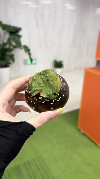 168/98小基数|今天吃了1135大卡☕️ 瑞幸和Hello Kitty联名的茉莉苹果,喝起来确实还不错,
黄油与面包家的黄油大师美式,居然一点黄油都没有…玩文字游戏我服啦!
#小基数 #维持体重的饮食 #每天吃什么 #今日穿搭look #减肥vlog