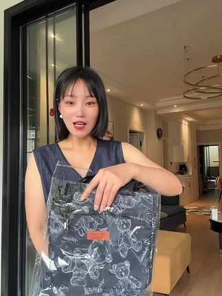 #饭盒包#妈咪包 大容量手提包,面料很好轻防水结实耐用,图案也时尚好看,价格还很合适。#包包推荐 #手提包#大容量包包