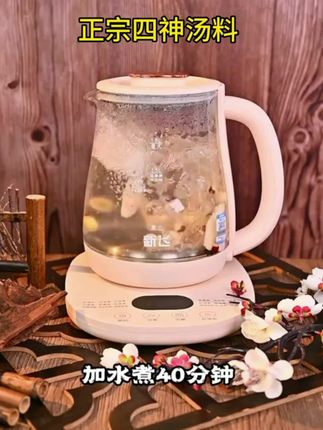 经常感觉自己身上很累的人,可以试试这个四神汤,它是由莲子、山药、茯苓和芡实组成,都是精选的好食材,真材实料看得见,用它煲出来的汤汁醇厚,非常适合一家人喝,赶紧安排起来吧!#养生