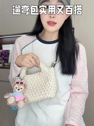 遛弯遛娃遛狗背的小包,就很方便,手机门禁卡往里放 #包包推荐 #小众设计感 #遛弯包#小众包包 #编织包
