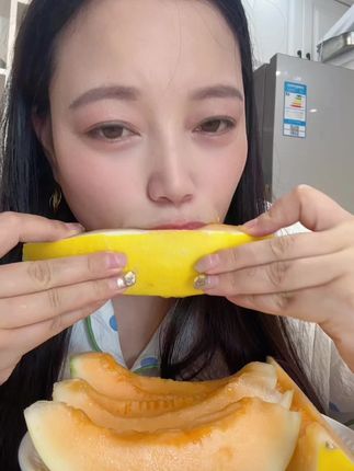 民勤黄金蜜瓜又降价了 ,甜汁水多
