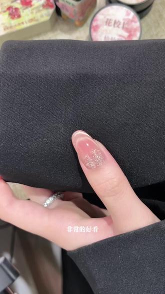 法式反渐变亮片真的好仙#美甲教程 #裸色美甲 #显白美甲 #美甲款式 #猫眼