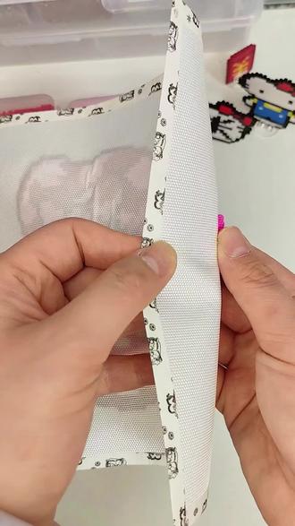 情人节主题拼豆-美乐蒂 不用等别人送花,我自己拼了一整个爱心暴击,甜蜜美乐蒂。祝宝宝们节日快乐哟😘
图纸作者小红薯:小萄枝(拼豆版)#真实生活分享计划 #拼豆 #情人节拼豆 #美乐蒂拼豆 #拼豆日常