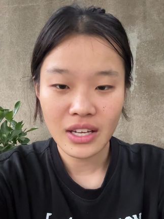 家人们,我看到那个李倩刚刚又发视频了,说明天要来直播间,不管他对我飞爸做什么,咱们都一起来陪着孩子做我飞爸的后盾。