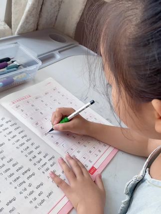 9月份上一年级的女鹅,每天练习拼音已经成为了习惯!拼音是小学重难点!是阅读的关键!日复一日的练习!必有收获!#每天学习一点点 #暑假 #幼小衔接 #拼音 #认真学习的孩子