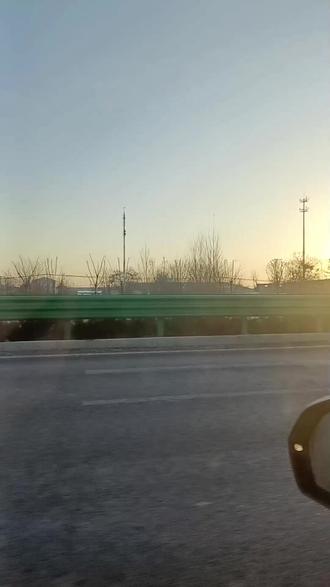 一见你,就笑🉐人
一见,你就笑🉐人