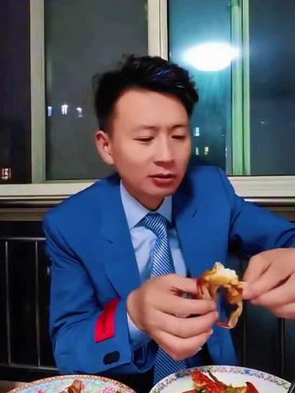 自己喜欢的样子开吃,猪排煎过火了!#记得吃早餐#爱做饭的男人