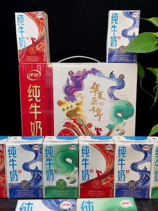 这伊利纯牛奶也来整活了,你看看这包装 谁能想到 伊利纯牛奶也来国潮风了。#好东西一起分享 #大人小孩都爱喝 #纯牛奶 #纯牛奶推荐 #伊利纯牛奶 一箱18瓶,每瓶250ml
