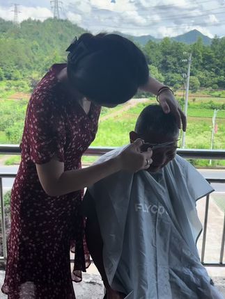 不管以前公公怎样吧,我今天决定把他从养老院接回来给他养老送终