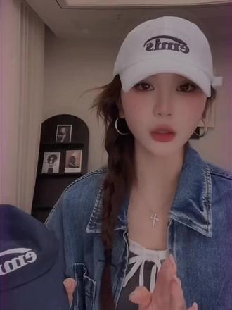 这个价格能买到正版韩国emis鸭舌帽真的太香了!!!专为大头方圆脸设计的棒球帽,版型是加大加宽的,上头能完美修饰脸型,显脸小!#emis鸭舌帽 #棒球帽 #鸭舌帽 #显脸小帽子