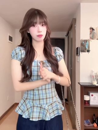 性感辣妹多穿法短袖衬衫女夏季新款不规则设计感收腰露肩上衣#性感辣妹#短袖衬衫#夏季新款#不规则设计#漏腰漏肩