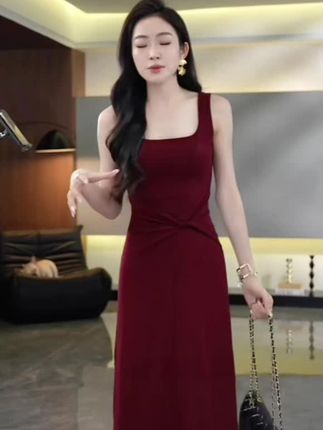 MUMU【漫步花海】扭结设计感吊带连衣裙女包臀长裙修身气质无袖裙子#显瘦穿搭 #谁穿谁好看#美出高级感#面料柔软舒适 #穿搭