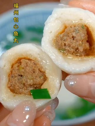 福州特色罐汤鱼丸,肉质q弹,一口咬下去还会爆汁,真的超好吃,用来煮汤煮面都很鲜#福建特产 #福州鱼丸 #手工鱼丸 #那些尝一口就忘不掉的特色美食#太好吃了 #太香了