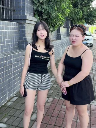 女儿去她亲妈那里回来后就变了,女儿吃的同款钙片挂上去了😊
