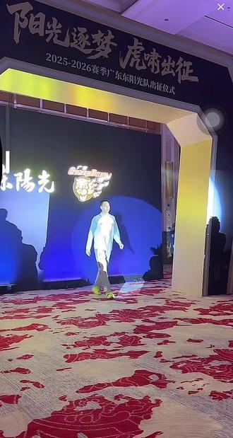 3号队长 胡明轩!新赛季 新征程 继续昂首向前!#胡明轩 #广东宏远 #广东东阳光 #cba