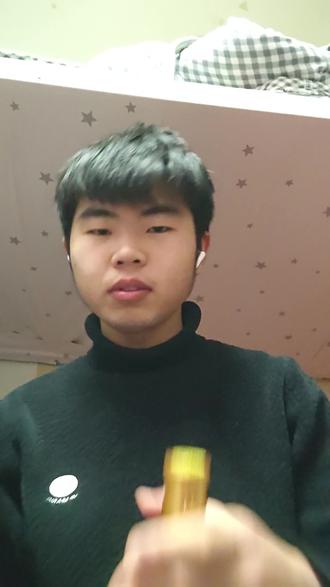 什么情什么爱,光瓶汾酒几十块。喝53°的酒,不牵37℃的手,十分钟后,你想听的话我都能说。