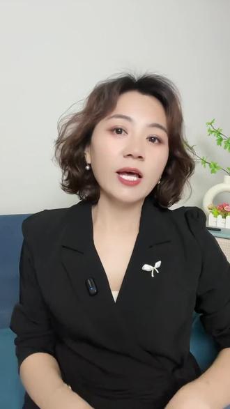 手把手教你导出一整年微信账单,但删不掉怎么办?步骤来了:打开微信,进入客服中心,选择“下载账单”,按年份提交邮箱,收解压码,下载压缩包。你能看到全年每一笔收支。但注意:这只是一个“查看通道”,无法通过这里删除任何记录。那么问题来了:如果有些记录不想留下,该怎么处理?评论区聊聊你的经验。#每日分享 #微信账单 #微信账单删除方法 #微信账单删除 #微信账单彻底删除