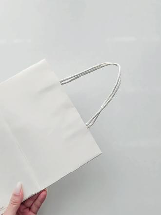 🐌彩色蜗牛配对游戏!颜色分类早教神器✨
手工diy的快乐谁懂啊!🎨
今天给娃做了这个数字绒球蜗牛盘
玩到根本停不下来!!
✂️准备材料:
◻️蜗牛打印图🐌
◻️纸板 彩色绒球
◻️纸袋线
◻️奶茶盖子
🌟制作步骤:
1️⃣把蜗牛图贴在纸板上加固
2️⃣用纸袋线贴出蜗牛壳纹路
3️⃣纹路末端打孔穿出
4️⃣准备彩色小蜗牛分类盒
🎯玩法超简单:
把绒球沿着纹路绕到中心
通过小孔取出后再按颜色分类
宝宝小手忙得不亦乐乎~
💡早教价值爆棚:
✅锻炼手部精细动作
✅培养颜色认知能力
✅提升专注力与耐心
✅建立数学分类概念
✅促进手眼协调发展
让孩子越玩越聪明~
#早教启蒙 #亲子手工 #创意玩具 #育儿神器 #自制早教玩具