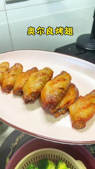 给六年级娃做午餐~奥尔良烤翅香嫩入味,烤西兰花清爽解腻,再配上一杯暖暖的玉米饮,营养又好吃,吃饱喝足元气满满!#小学生午餐 #奥尔良烤翅 #烤西兰花 #玉米饮 #春游踏青便当小零食