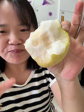 水分很足,一口下去满嘴清甜,无渣,皮都是可以吃的#太好吃了 #水果