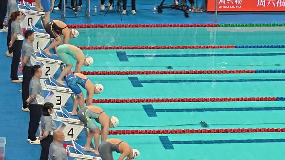 4道张雨霏,50米蝶泳,中国游泳公开赛深圳。#游泳比赛 #张雨霏 #中国游泳公开赛