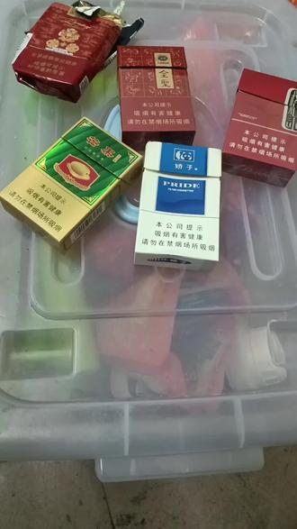 揭秘:香烟盒里面圆点的做用做途#香烟盒里面的圆点 #香烟盒 #还有这种操作 #就想说点大实话 #这是个真实的事情