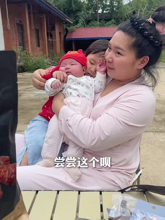 这个虎皮鸡爪真的好吃,蜂蜜味的,大人小孩都爱吃#良品铺子#虎皮鸡爪 #好吃到停不下来 #日常分享 #带娃日常
