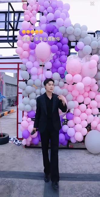 满满的仪式感,文宝们的陪伴支持感动了昊文,昊文以最真诚的回馈感动了文宝们,一起期待下一个嘉年华年度赛冲进前三,加油,越来越好@昊文🍊星城 #星城创想 #昊瀚#蜜桃 #爱了爱了 #仪式感很重要