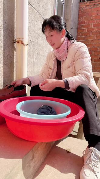 过年习俗,初三后才能洗衣服。#男人的同款 #原创视频 #过年风俗