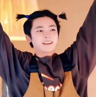 #侯明昊neo 嗯 你不可爱 你萌脸烧🤔