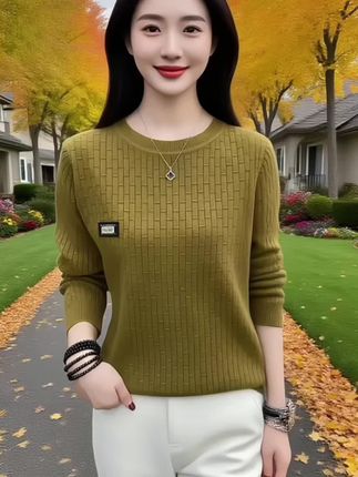 大码姐妹狂喜!这件打底衫显瘦又保暖 秋冬的本命打底衫终于挖到了!2025新款圆领针织衫,大码女生直接闭眼冲~ 软糯针织面料亲肤不扎人,贴身穿超舒服,加绒款保暖力拉满,北方过冬也够用 宽松版型太藏肉了,拜拜肉、小肚腩全遮住,显瘦不止一圈 圆领设计经典百搭,搭大衣、羽绒服做内搭超有层次,单穿也简约大气 颜色都是显白不挑肤色的款,日常通勤、约会、宅家穿都合适 洗后不易起球变形,质感在线性价比超高,大码姐妹赶紧囤起来!✨ #大码女装推荐 #秋冬打底衫 #宽松显瘦毛衣 #2025新款针织衫 #保暖上衣