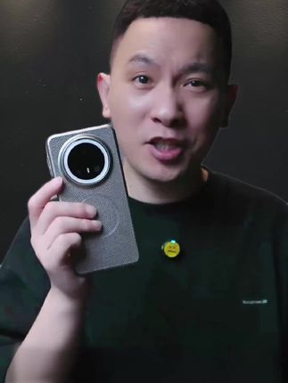 这个钛金色真是太帅了!金属光泽有品质 让#小米15 更有科技感,手感却超轻超薄!一万个网孔设计,超强透气,游戏党#夏日必备 的#散热手机壳 #小米手机壳 #数码科技